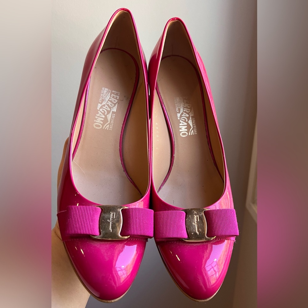 Salvatore Ferragamo Vera Bow Pump (sz 10)